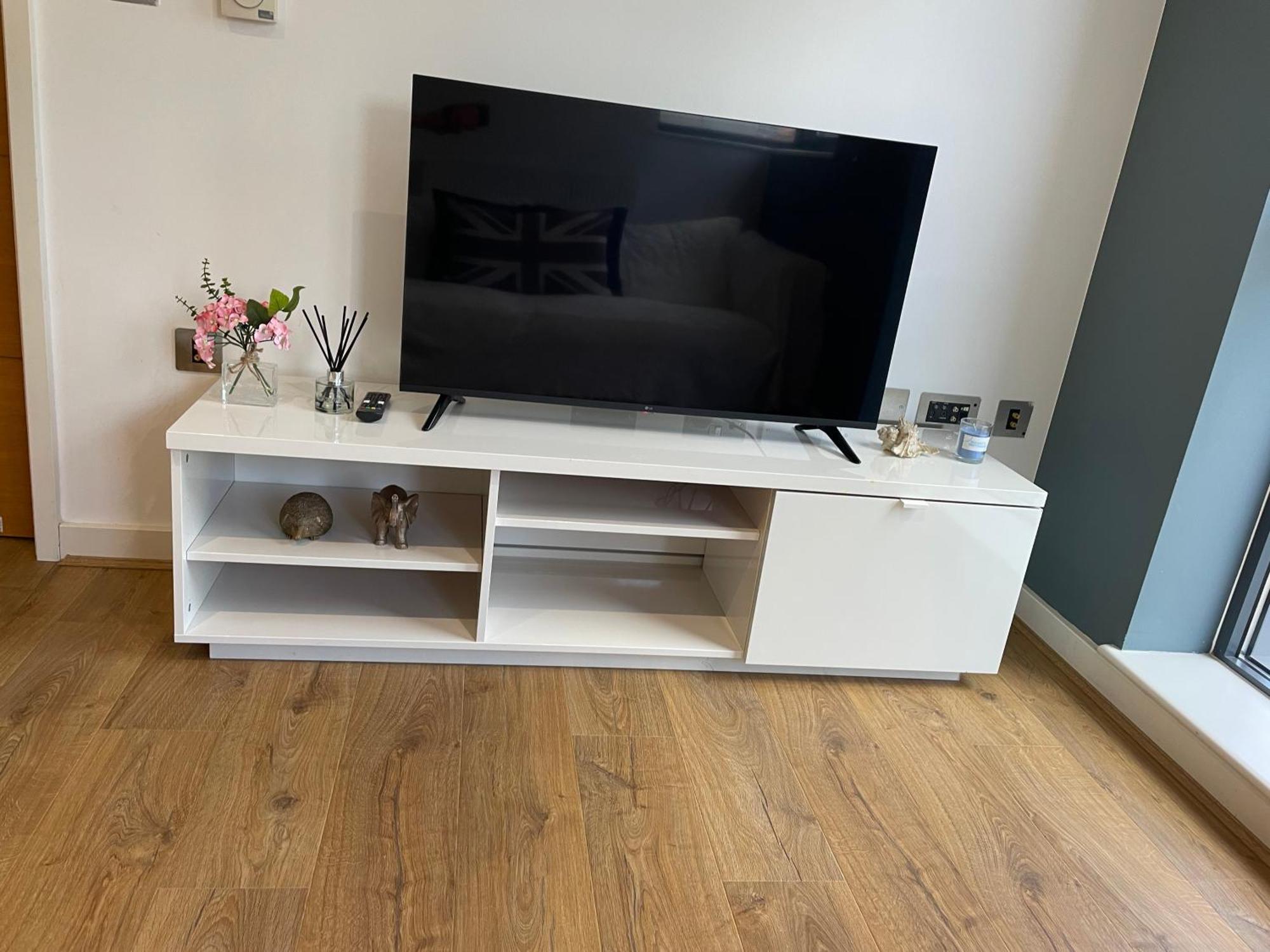2 Bed, 2 Bath Apartment In Guildford Town Centre With Parking! Exterior foto