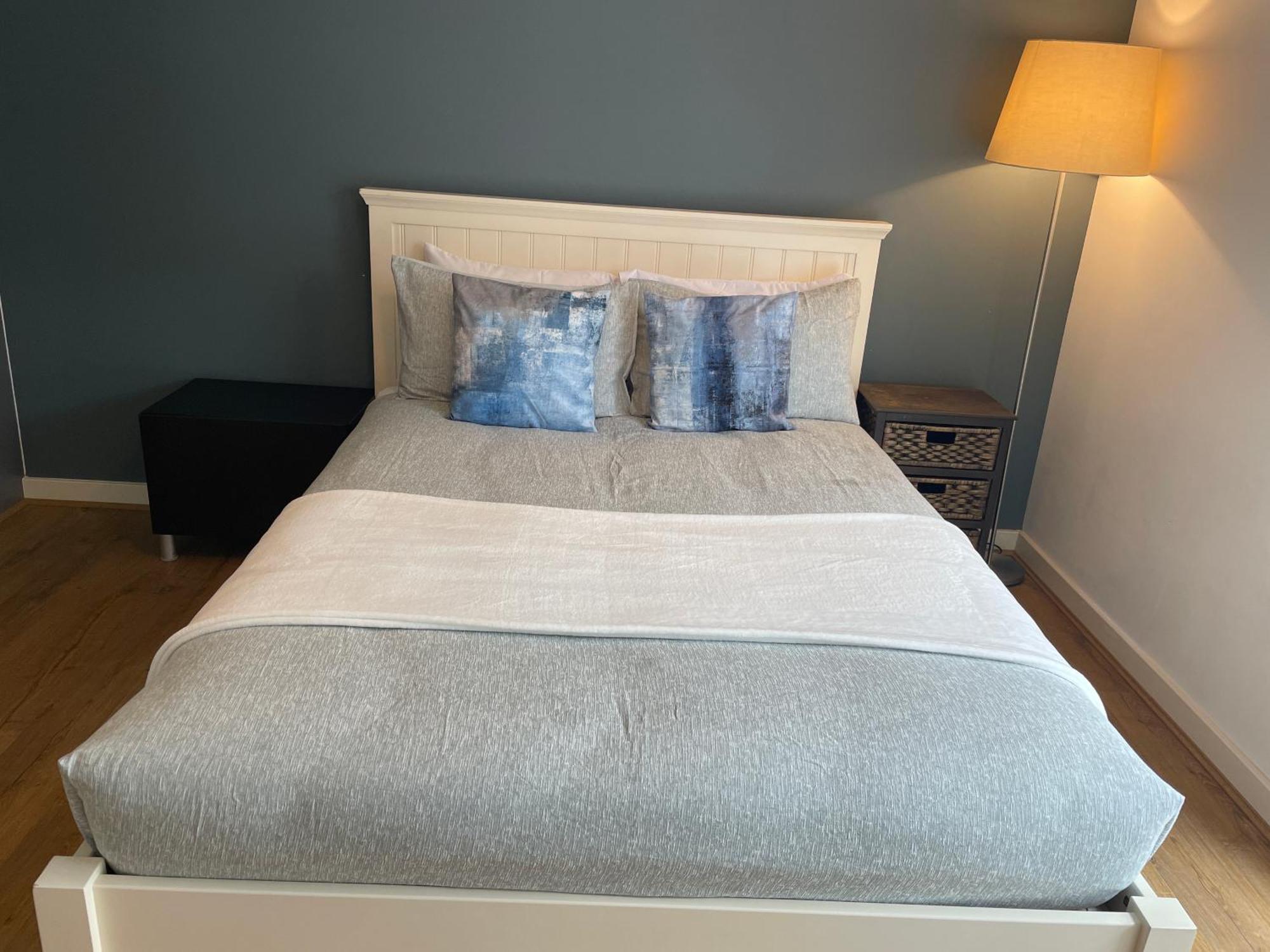 2 Bed, 2 Bath Apartment In Guildford Town Centre With Parking! Exterior foto