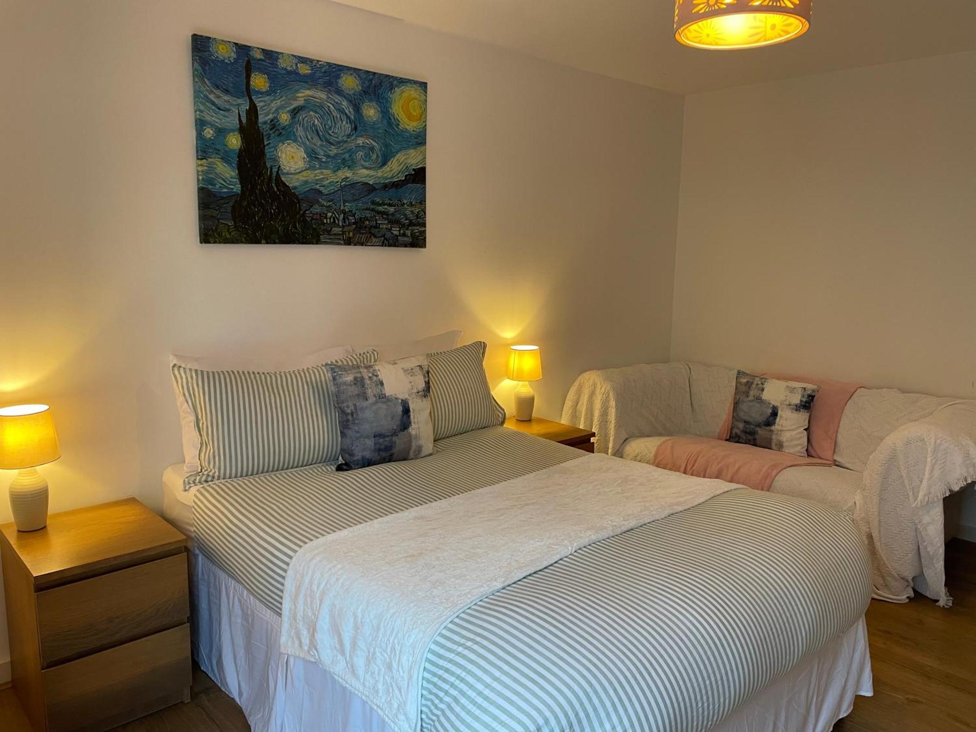 2 Bed, 2 Bath Apartment In Guildford Town Centre With Parking! Exterior foto